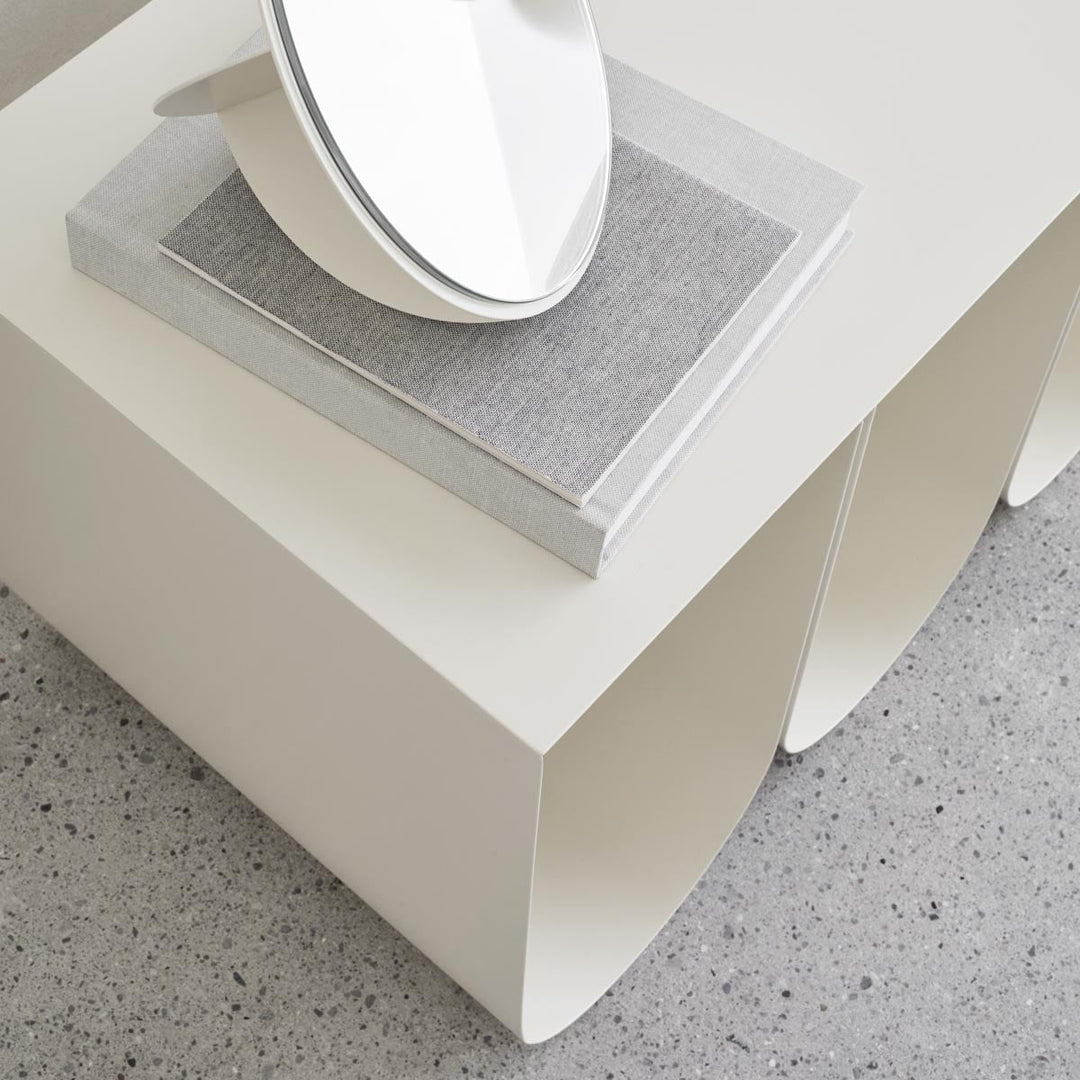 Kristina Dam Sitzbank Curved Bench Beige | Weiß