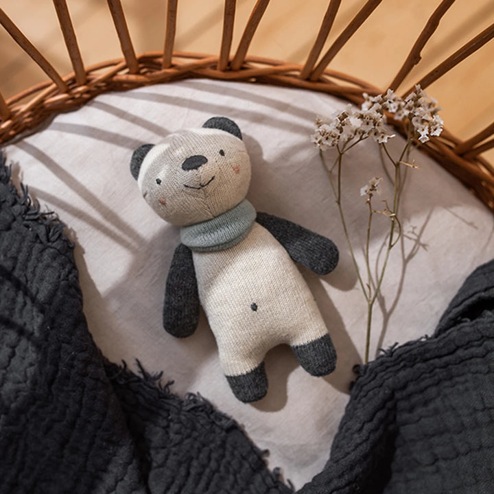 Ava &amp; Yves Babyrassel Panda mit hellblauem Halstuch