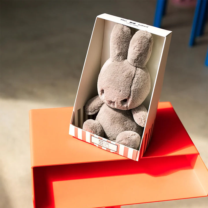 BON TON TOYS Miffy Hase Taupe in Geschenkbox, 23 cm