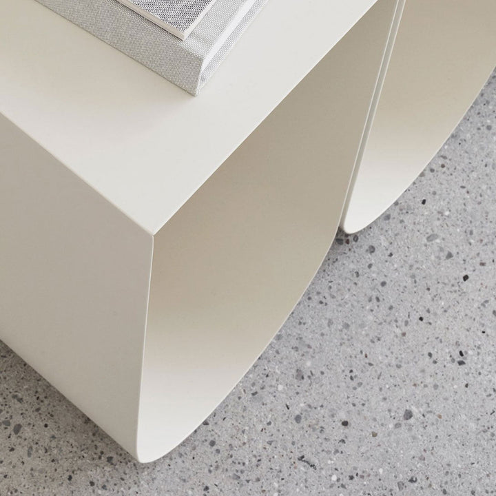 Kristina Dam Beistelltisch Curved