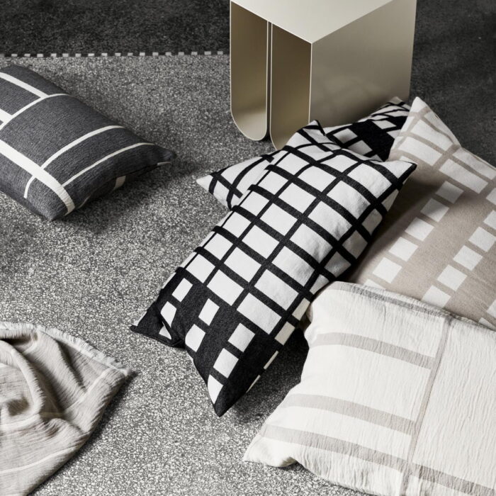 Kristina Dam Kissenbezug Architecture Beige/Off White – Bild 2