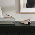 Boyhood Dekofigur Papierflieger Eichenholz