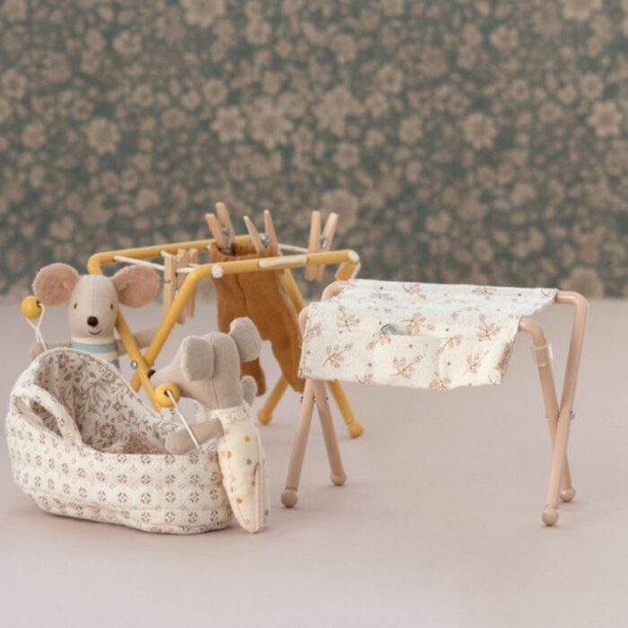 Maileg Wickeltisch Babymaus - Rose – Bild 2