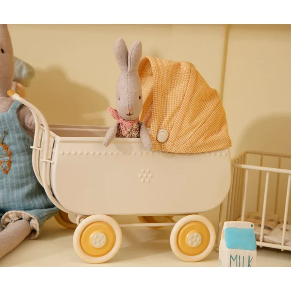 Maileg Hase im Kinderwagen