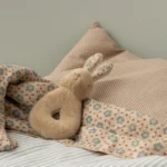 Maileg Babyrassel Hase Kaninchen Creme Pfirsich Peach 16-5700-01