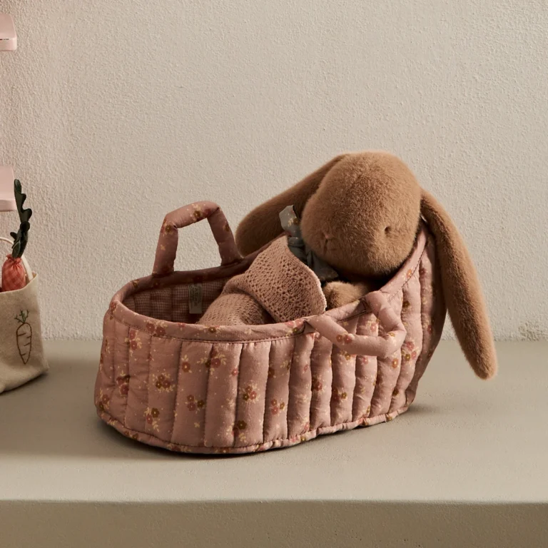Maileg Schlafender Plüsch Hase Klein - Weiches Braun – Bild 4