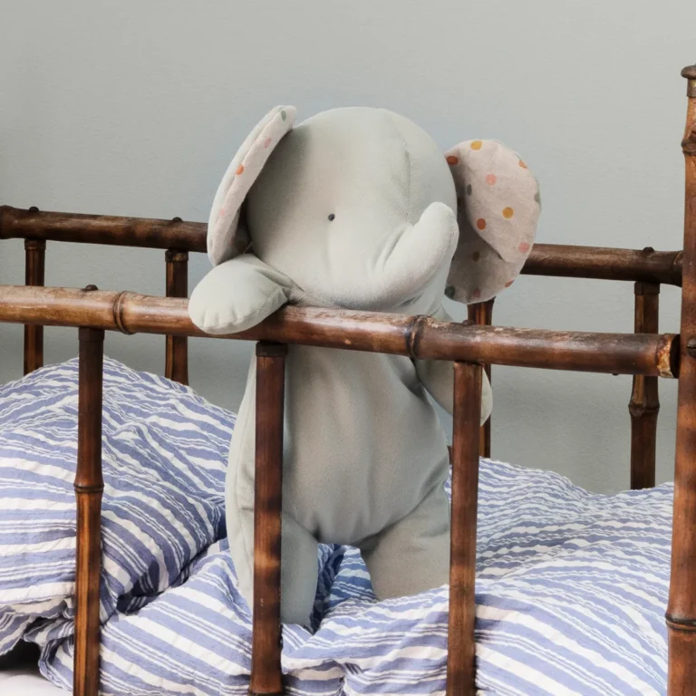 Maileg Elefant "Safari Friends" Grau - Medium (34 cm) – Bild 2