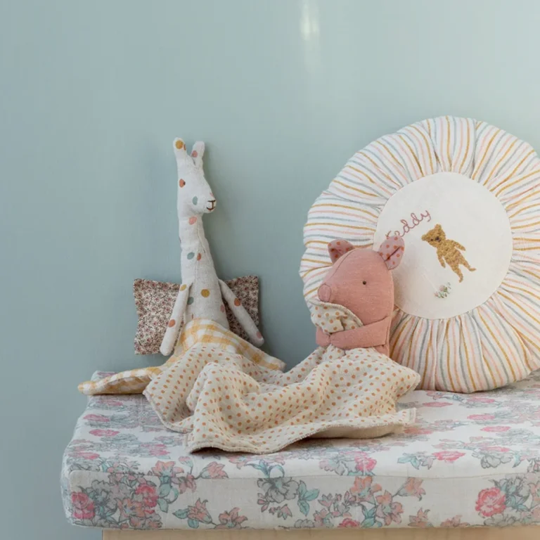 Maileg Babyschwein mit Tuch und Giraffe 16-6973-00