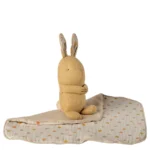 Maileg Hase auf Schmusetuch gelb 16-6972-01